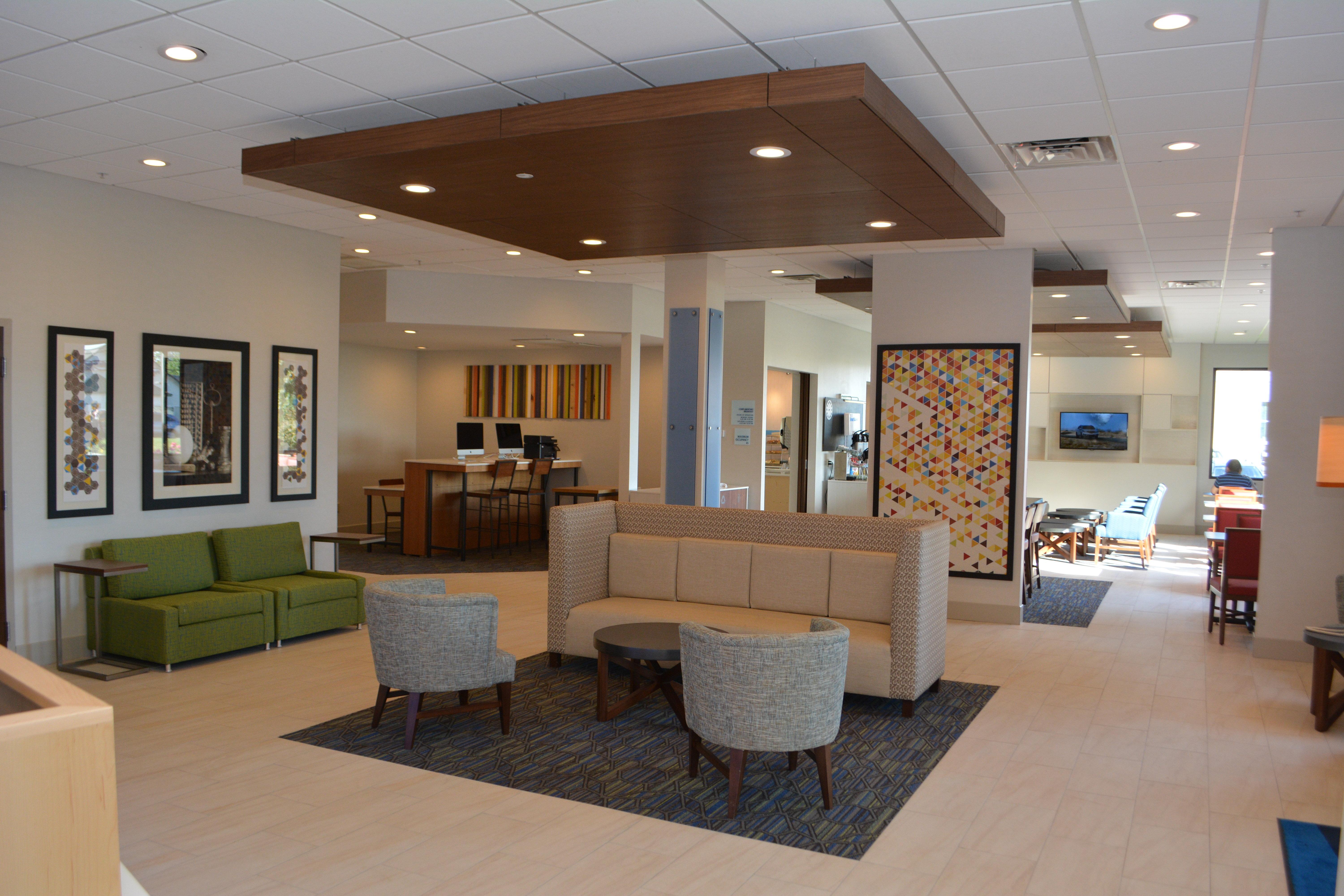 Holiday Inn Express & Suites Waterville - North By Ihg Buitenkant foto