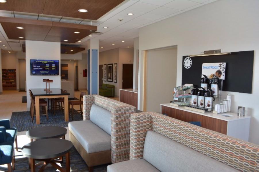 Holiday Inn Express & Suites Waterville - North By Ihg Buitenkant foto
