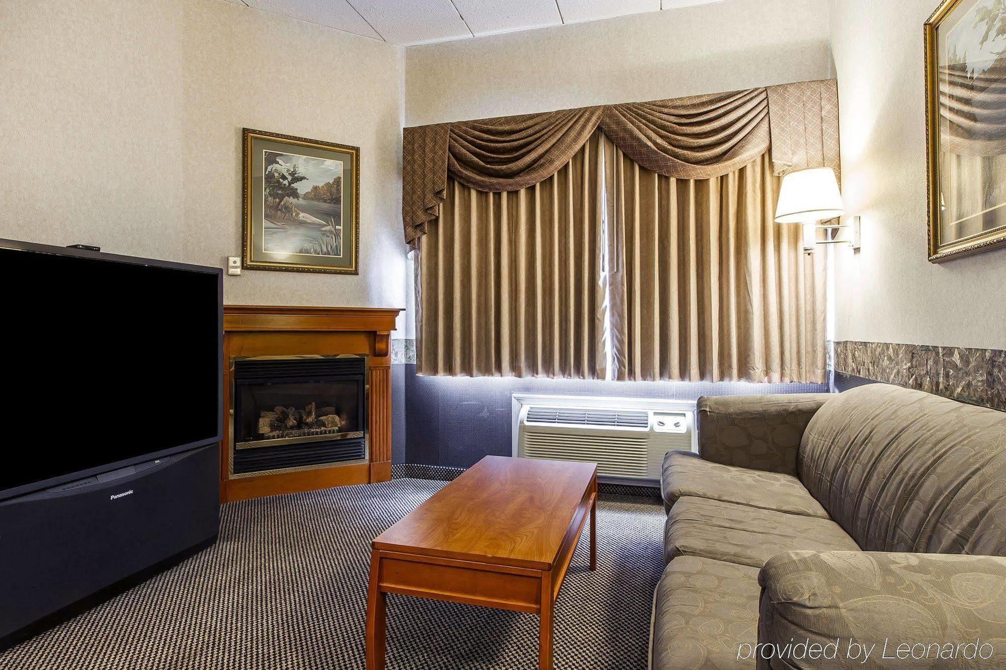 Holiday Inn Express & Suites Waterville - North By Ihg Buitenkant foto