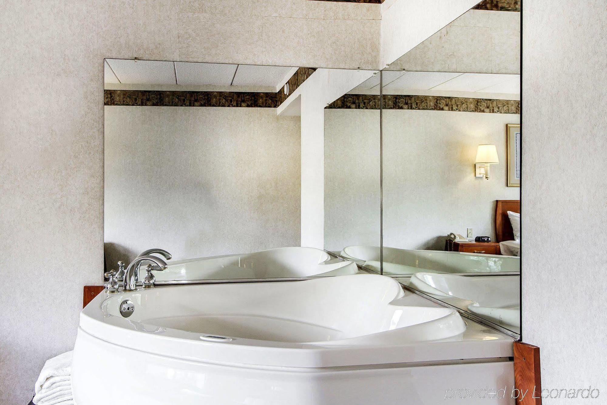Holiday Inn Express & Suites Waterville - North By Ihg Buitenkant foto