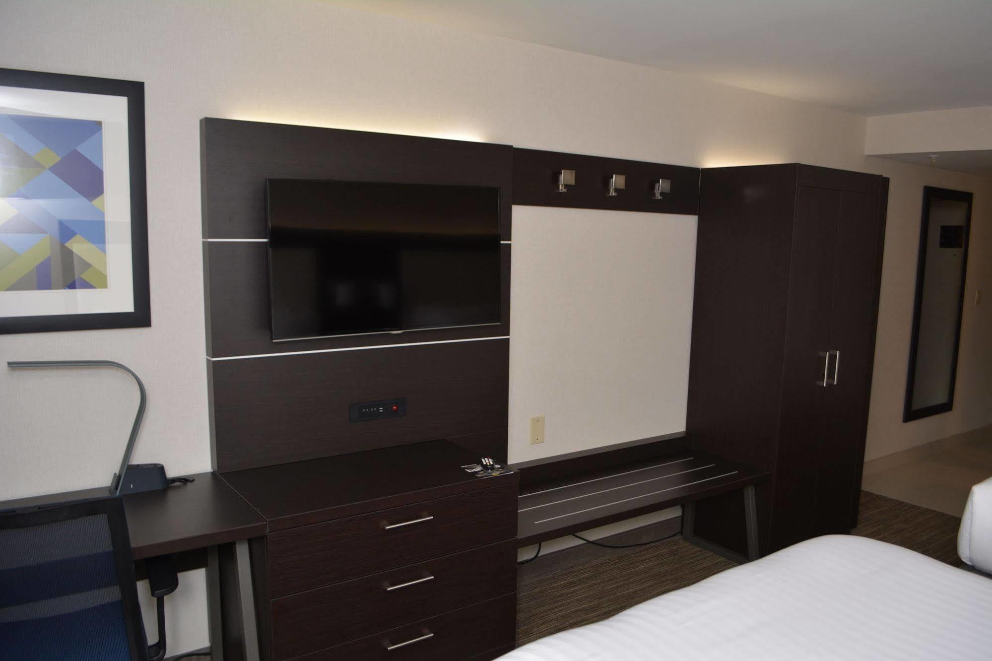 Holiday Inn Express & Suites Waterville - North By Ihg Buitenkant foto